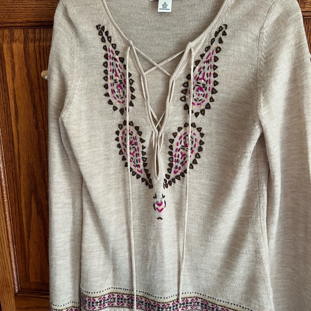 Banana Republic Beige V-Neck Sweater with Embroidery